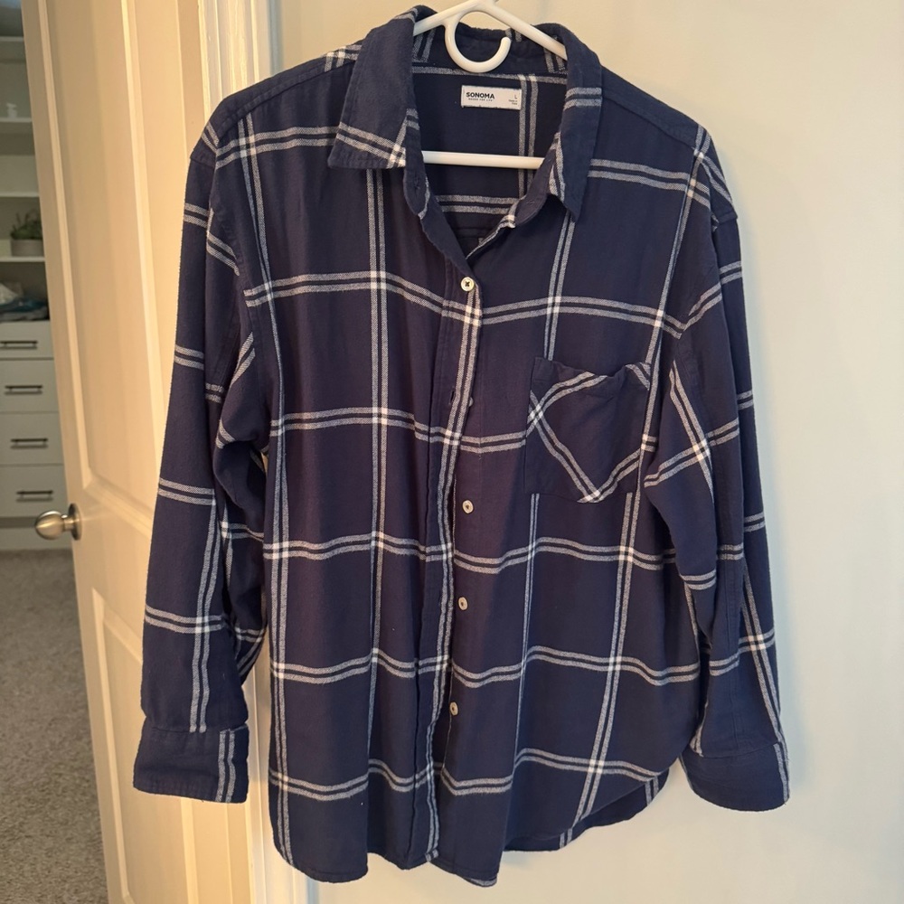 Sonoma women plaid button down shirt size L